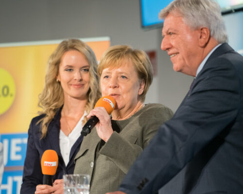 Bundeskanzlerin Angela Merkel und Ministerpräsident Volker Bouffier